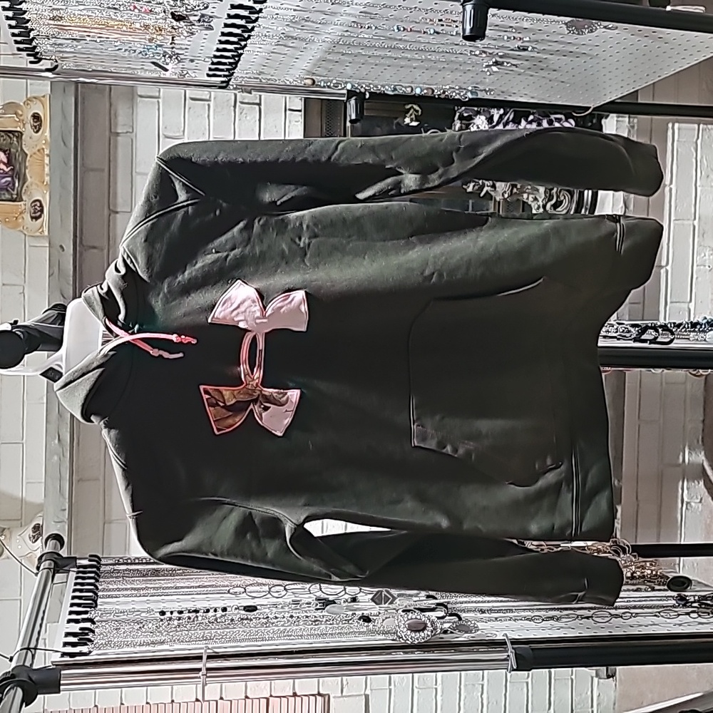Woman's Under Armor hoodie size size medium